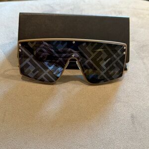 Fendi Black and tan Geometric Sunglasses